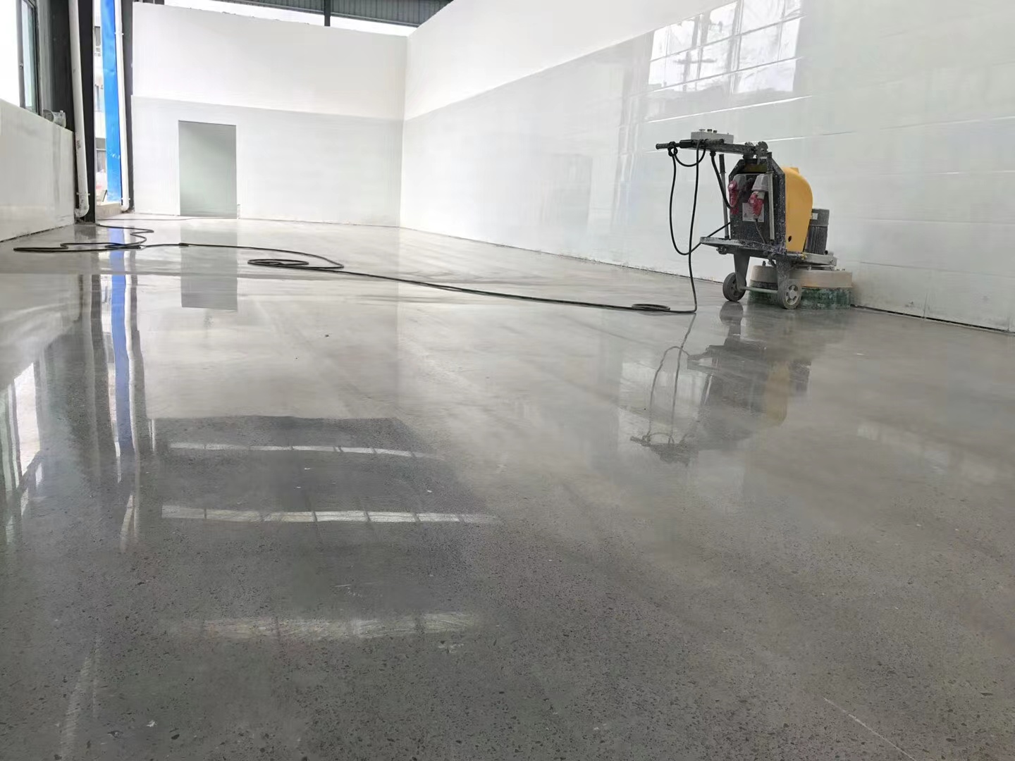 水泥地面固化